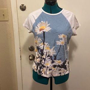 Short Sleeves w/Daisies blue background Med 100% cotton